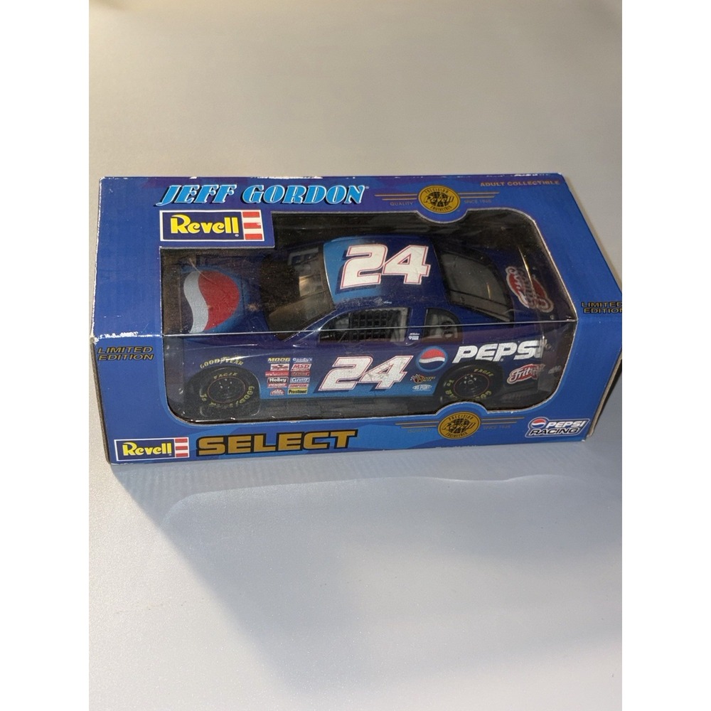 Revell Select Jeff Gordon Pepsi Race Car 1:24 Scale